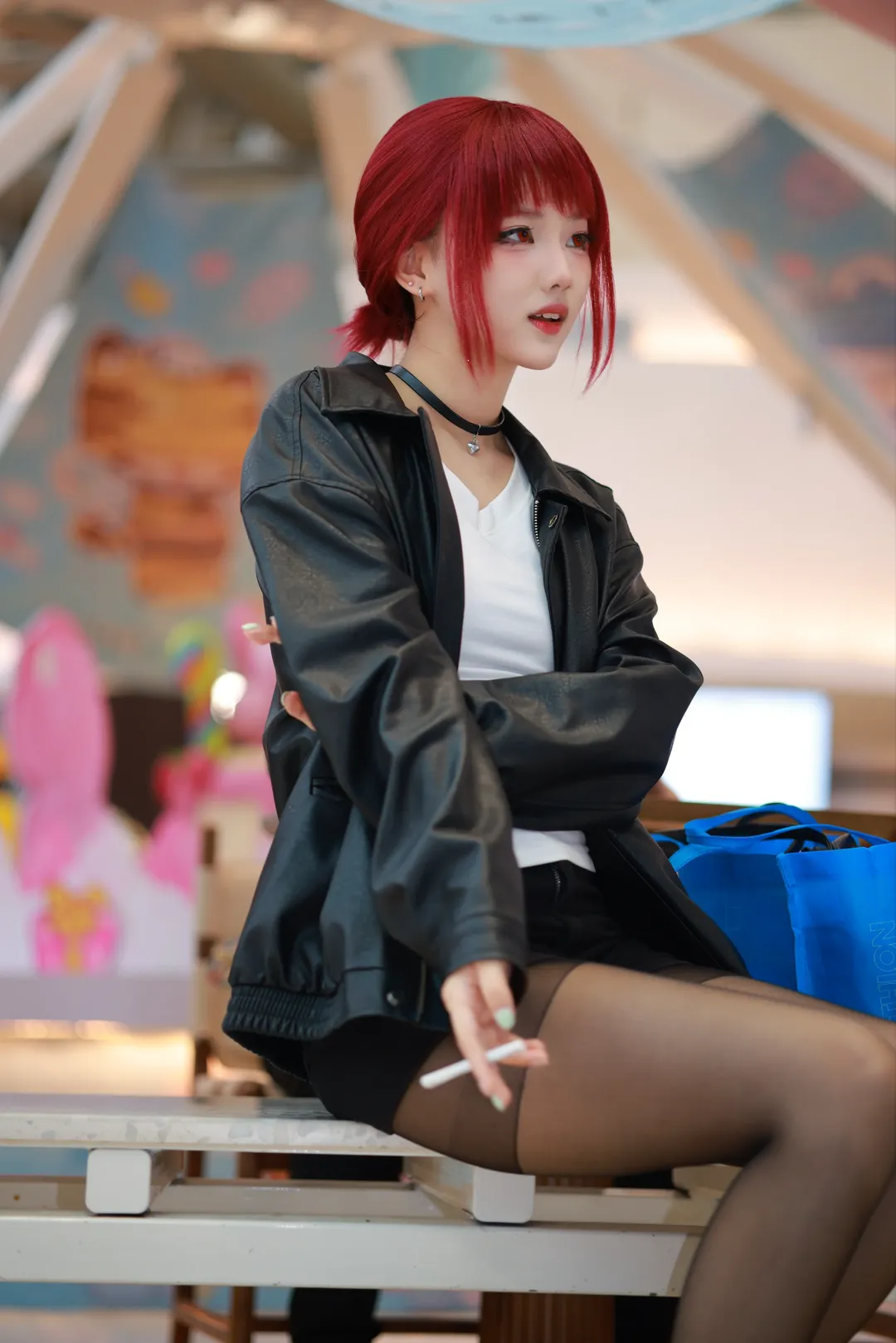 黑丝造型, 红发cosplay, 皮衣穿搭, 漫展街拍, 日常氛围感 - 第1张