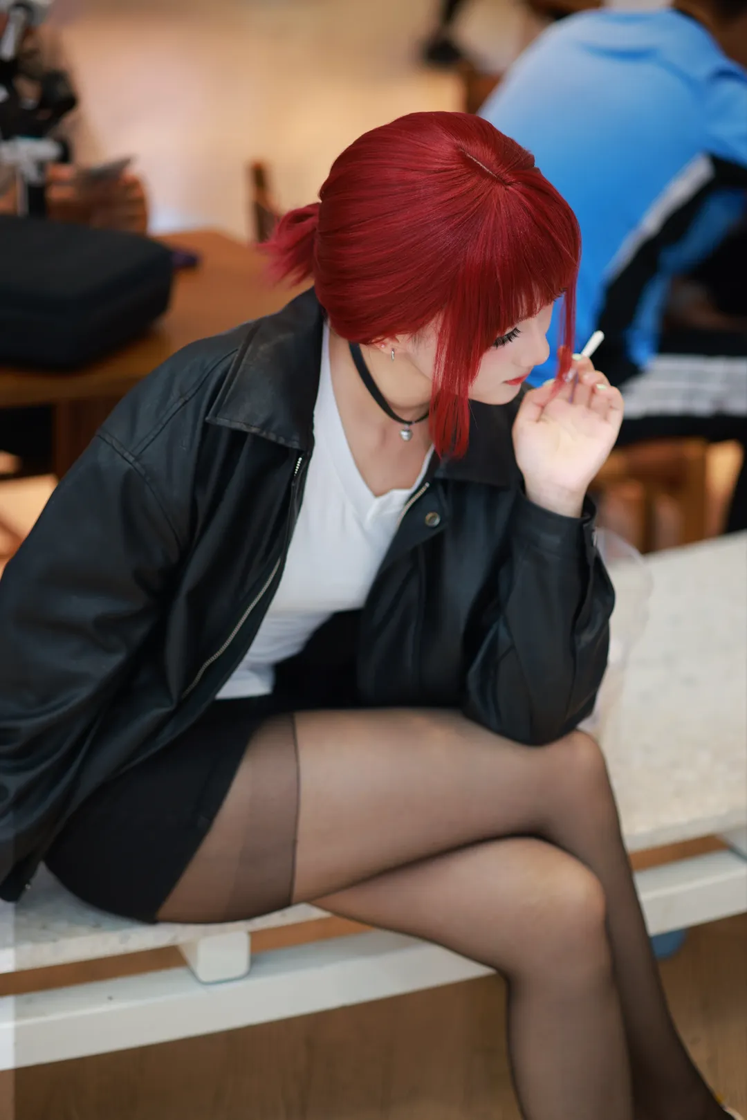黑丝造型, 红发cosplay, 皮衣穿搭, 漫展街拍, 日常氛围感 - 第2张