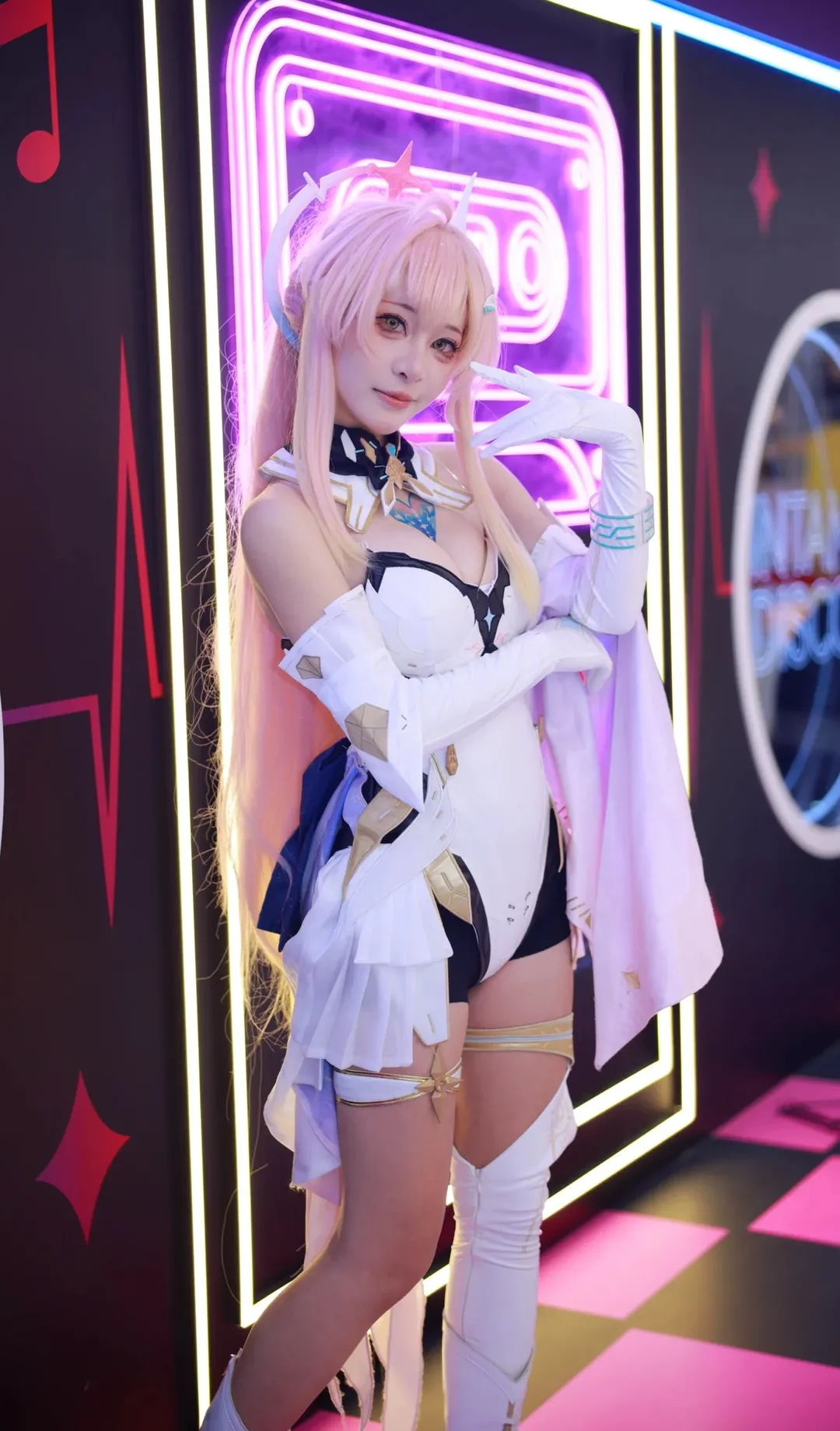 鸣潮, 爱弥斯cos, 二次元cos, 漫展现场, 高颜值coser