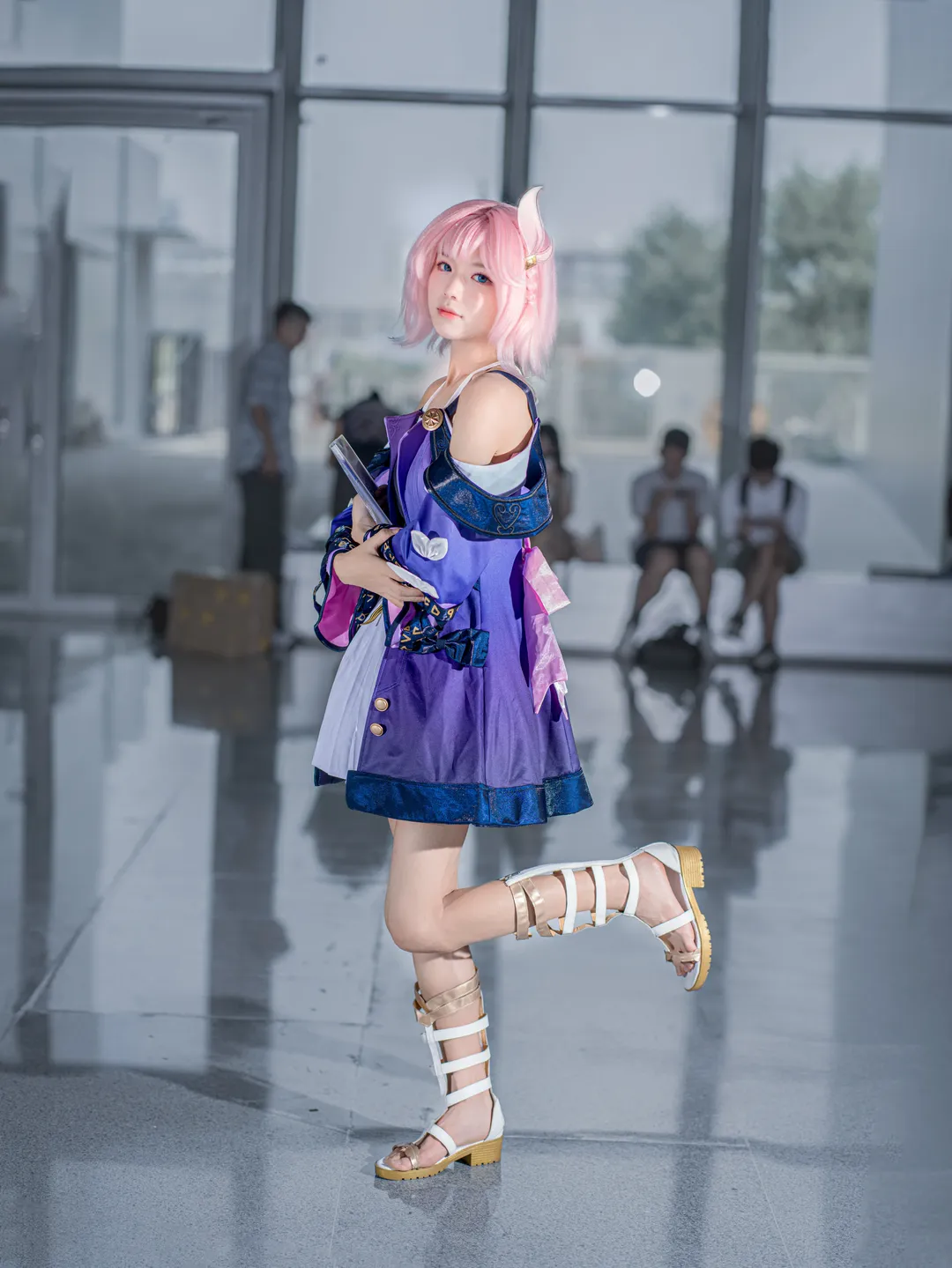 昔漣cos, 崩壞星穹鐵道, Cosplay穿搭, 粉發角色扮演, 展會攝影 - 第1張