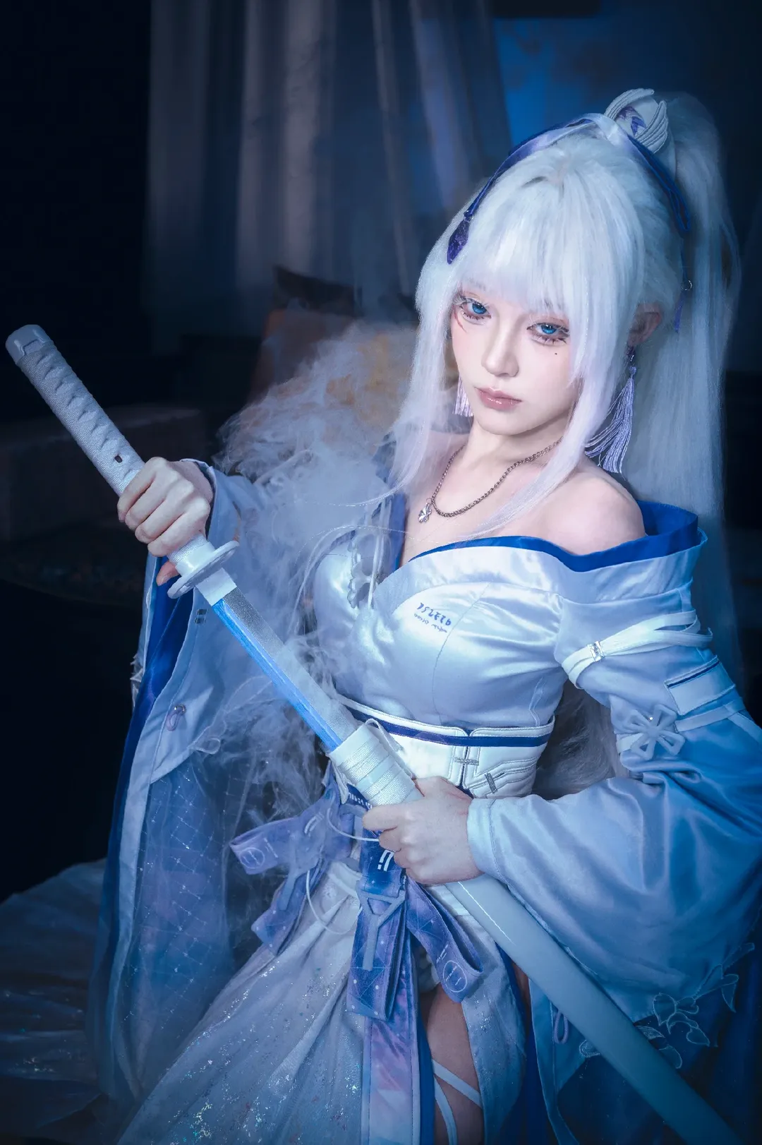鸣潮, 绯雪cos, cosplay摄影, 白色假发, 冷色调