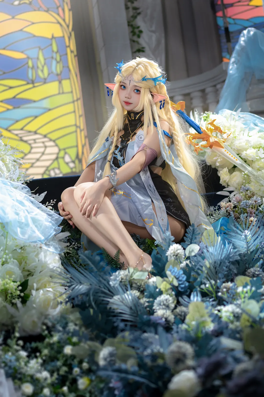 鸣潮, 卡提希娅cos, cosplay摄影, 精灵耳装扮, 教堂风写真