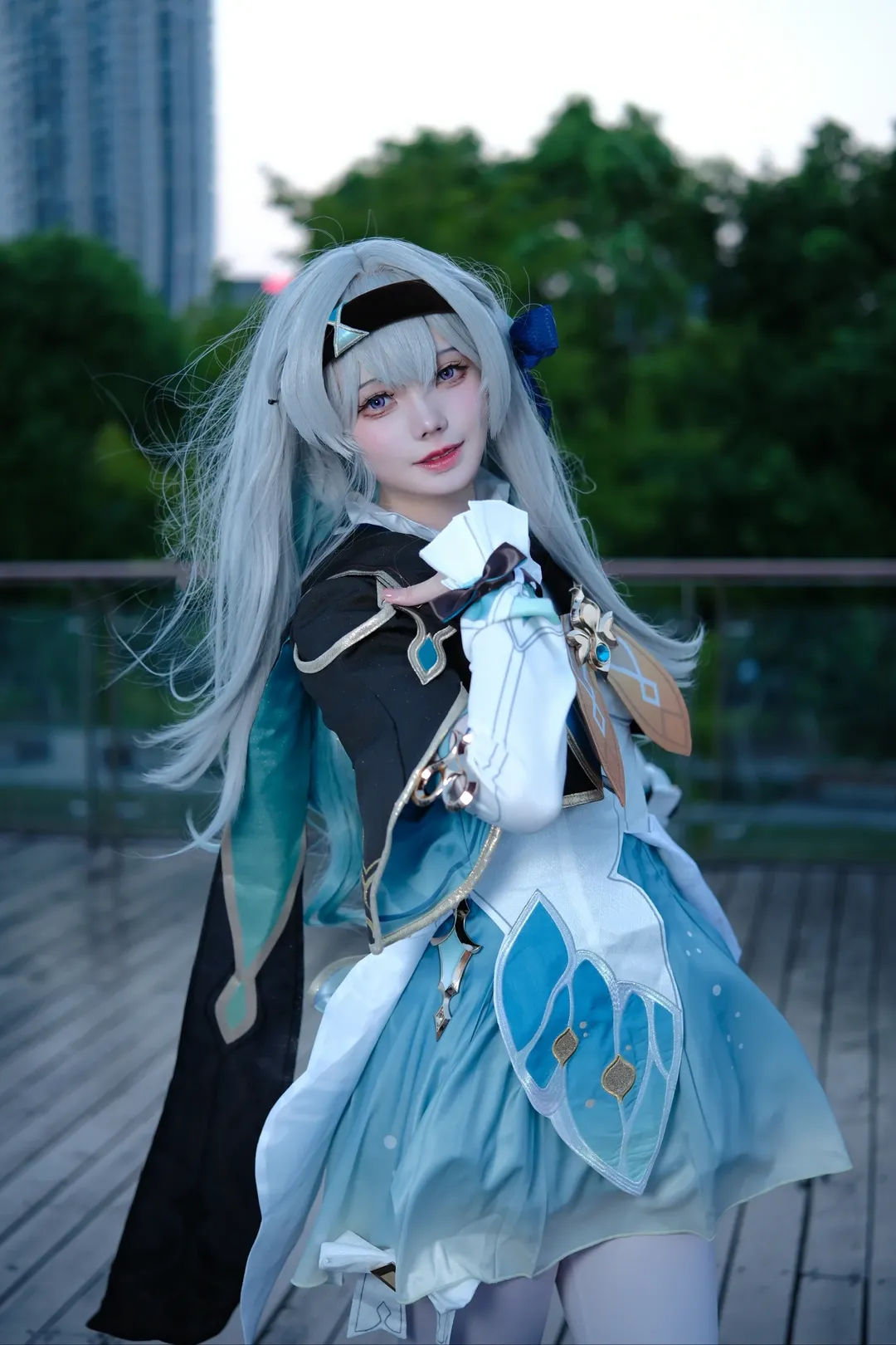 Honkai: Star Rail, Firefly cosplay, Casual cosplay, Anime-style fashion, Outdoor portrait