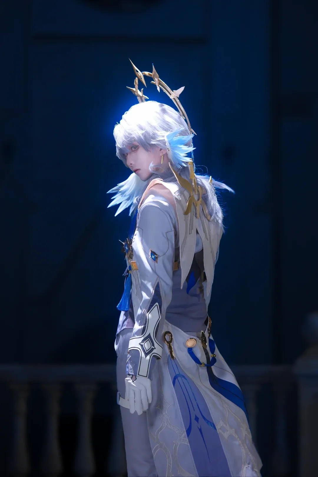 Anime-style photography, Honkai: Star Rail, Sunday and Robin cosplay, Duo cosplay photoset, Cool-toned lighting - Image 3
