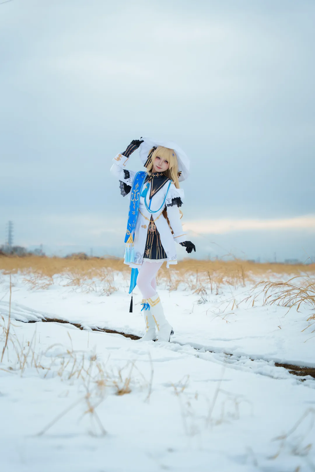 フィービー コスプレ, 鳴潮, 白ニーソコーデ, 雪景色コスプレ, 冬の屋外 - 1枚目