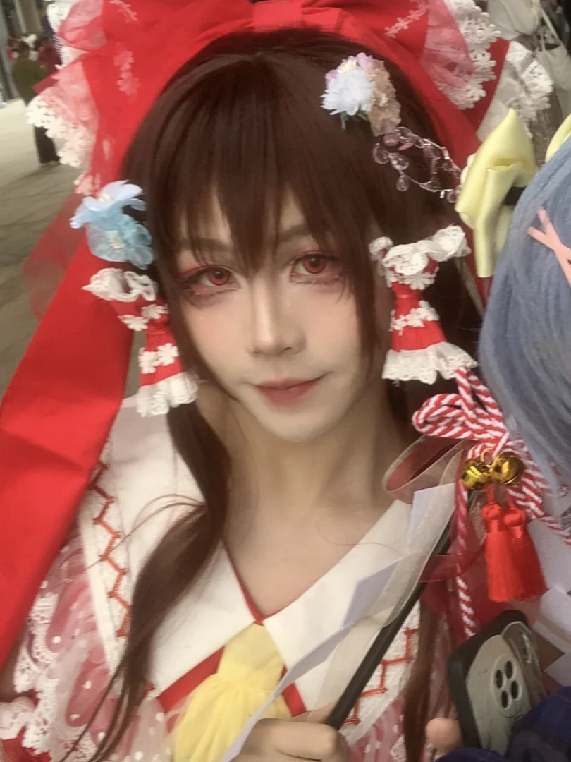 博麗霊夢コスプレ, 東方Project, CP31アニメコンベンション, クロスプレイ, 紅白の巫女装束 - 2枚目