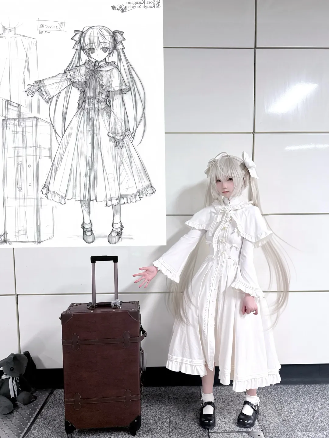 Kasugano Sora cosplay, Yosuga no Sora, Cosplay recreation, Silver-white twin tails, Vintage suitcase