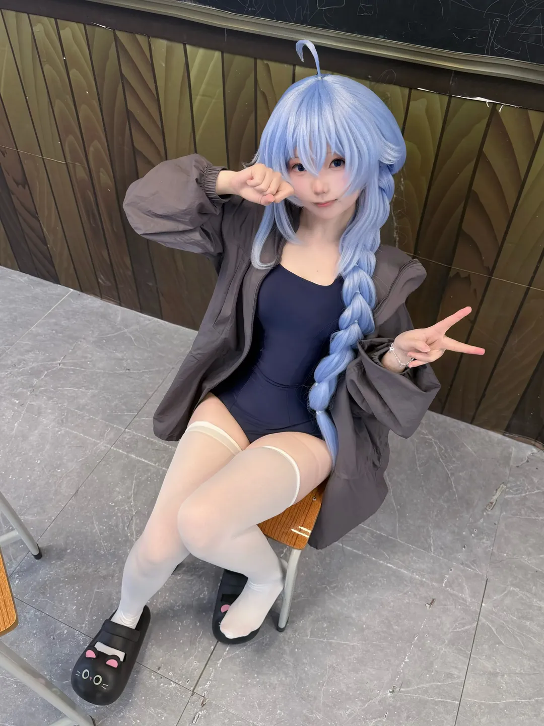 二次元cosplay, 洛琪希cos, 无职转生, 教室拍摄, 连体泳衣cos - 第2张