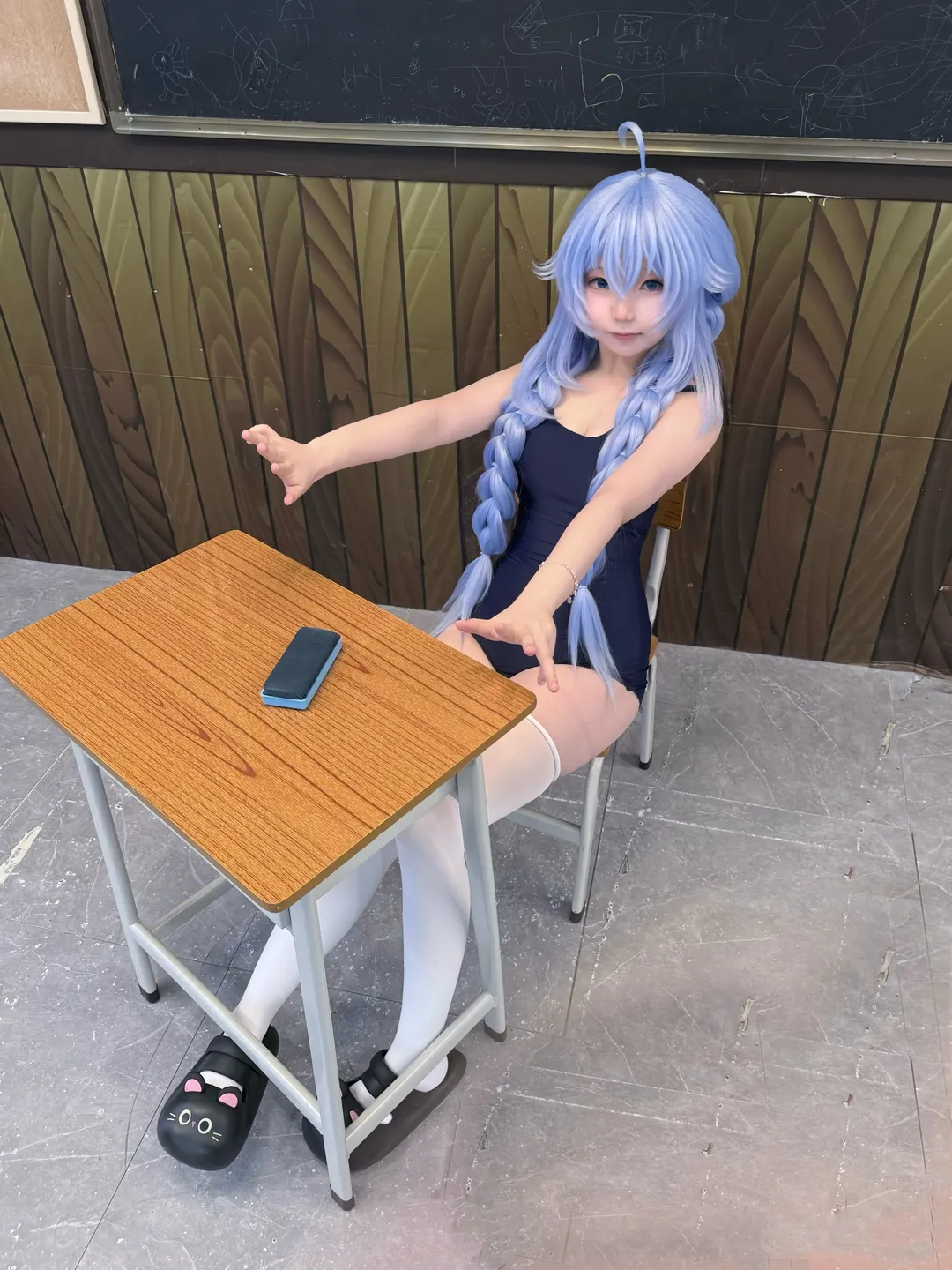 二次元cosplay, 洛琪希cos, 无职转生, 教室拍摄, 连体泳衣cos - 第3张