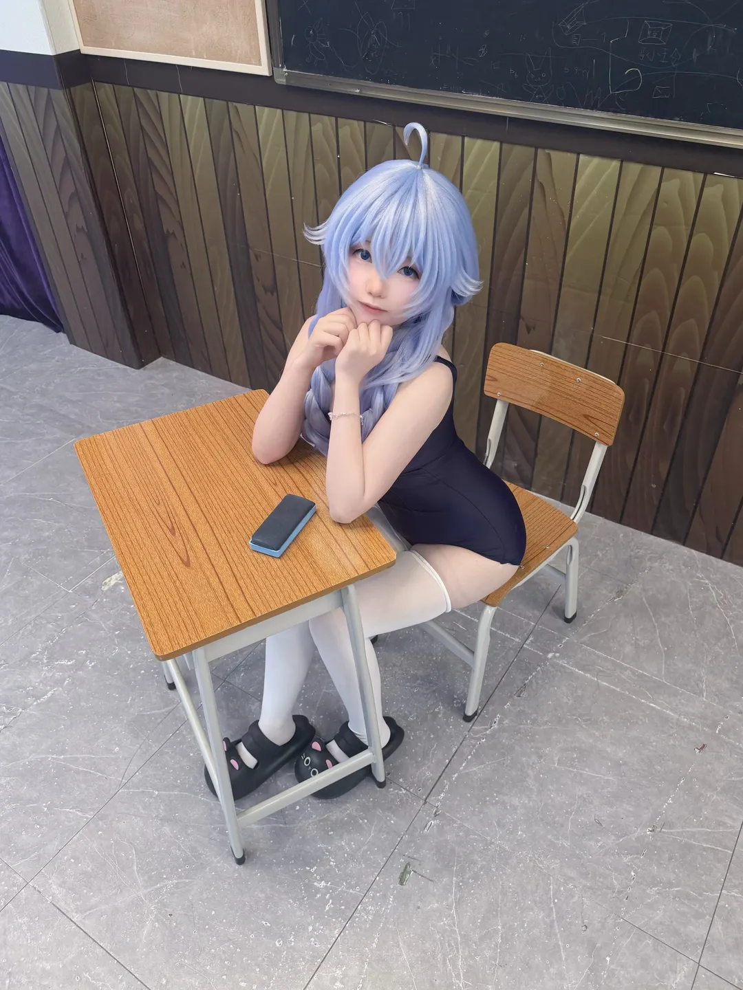 二次元cosplay, 洛琪希cos, 无职转生, 教室拍摄, 连体泳衣cos