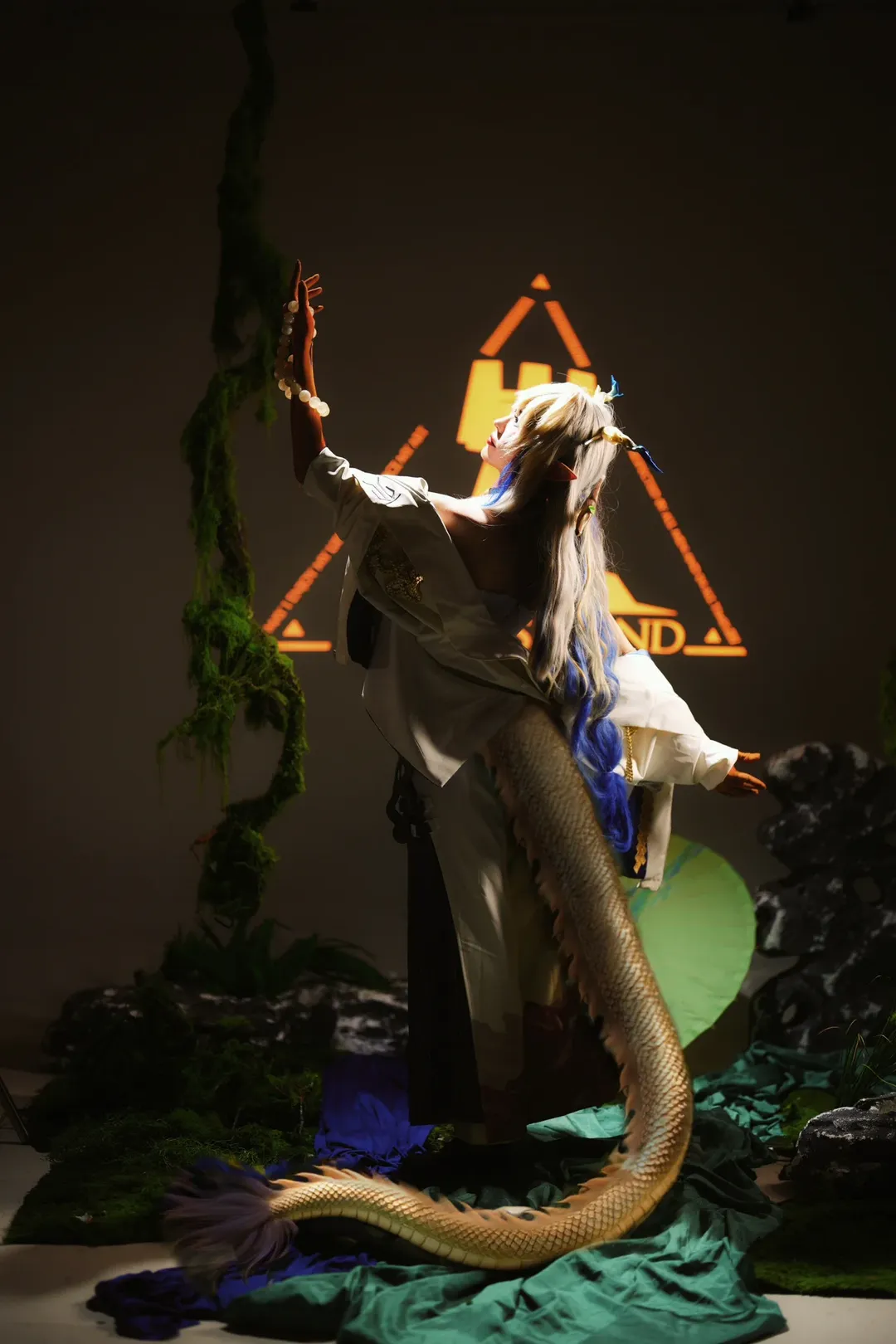 Shu cosplay, Arknights, White studio set design, Beijing photoshoot, Somniloquium Serenum cosplay - Image 11
