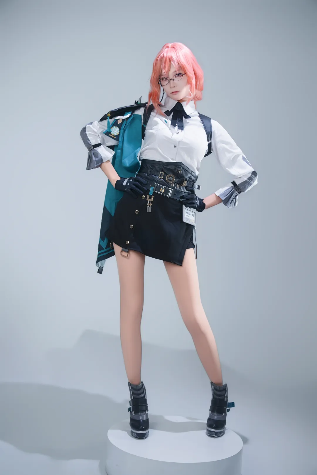 ゼンレスゾーンゼロ, 白ホリ撮影, コスプレ, ポーズ参考, 月城柳コスプレ