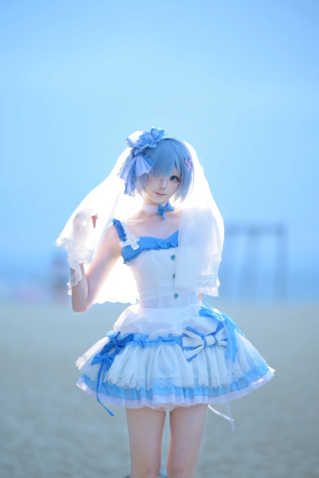 青系コーデ, レム コスプレ, 海辺のポートレート, コスプレ撮影, 花嫁コスプレ - 1枚目