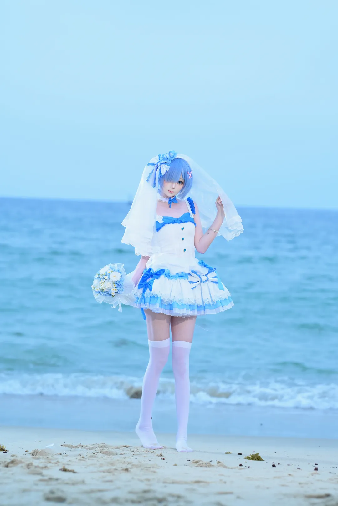 蓝色系穿搭, 蕾姆cos, 海边写真, cosplay摄影, 花嫁cosplay