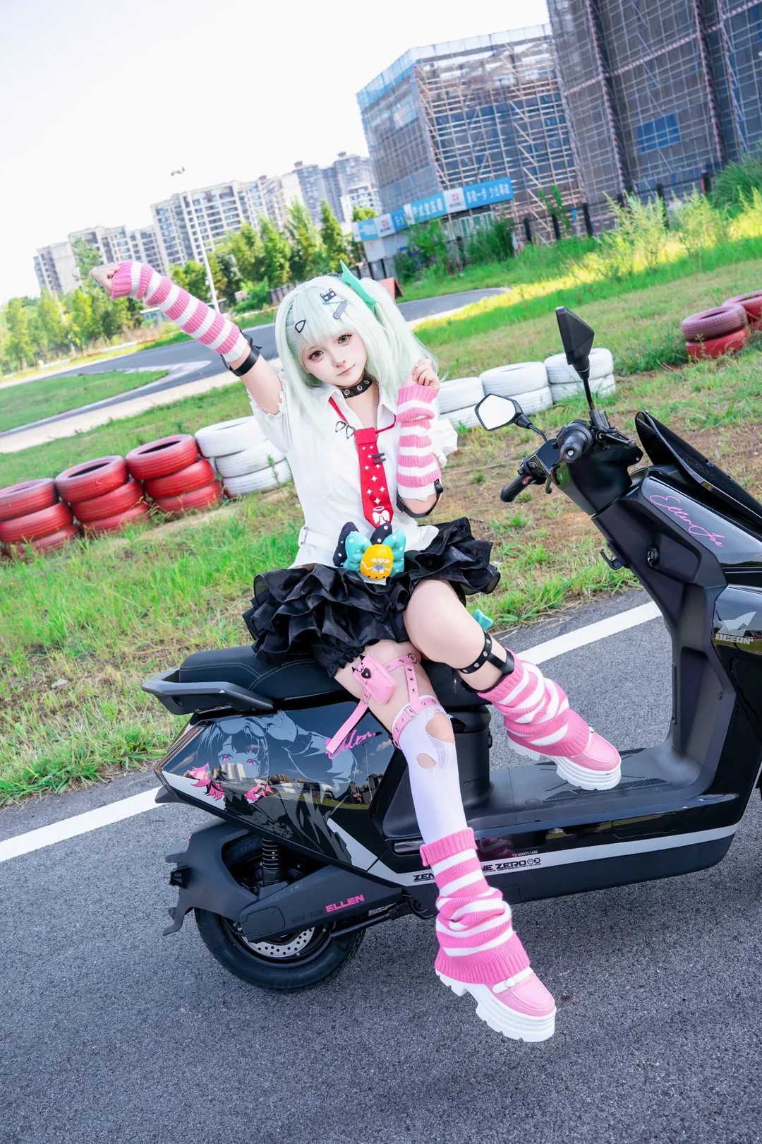 ゼンレスゾーンゼロ, 千夏 コスプレ, コスプレ日常, ヤディア 電動スクーター, バイク女子 - 2枚目