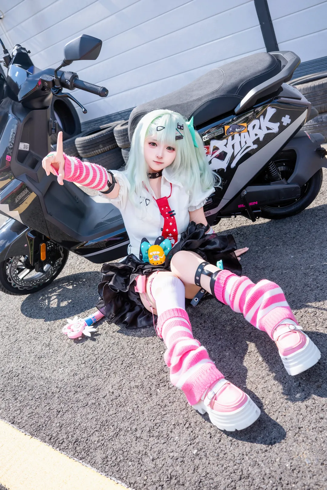Zenless Zone Zero, Sunna cosplay, Casual cosplay, Yadea electric scooter, Biker girl