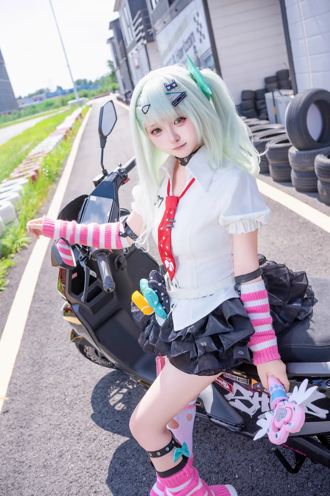 ゼンレスゾーンゼロ, 千夏 コスプレ, コスプレ日常, ヤディア 電動スクーター, バイク女子 - 4枚目