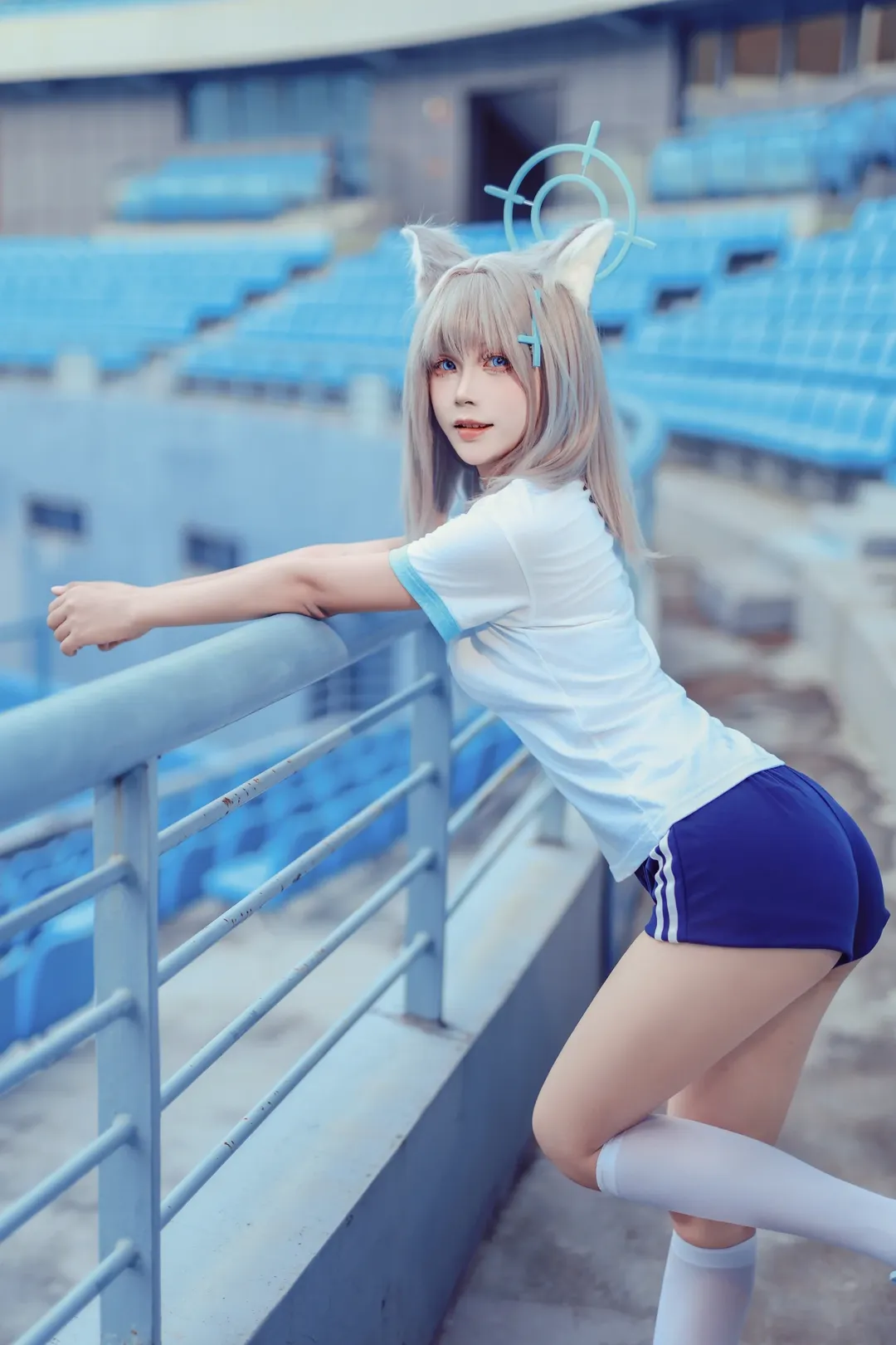 蔚蓝档案, 砂狼白子cos, cosplay摄影, 运动风cos, 蓝色看台