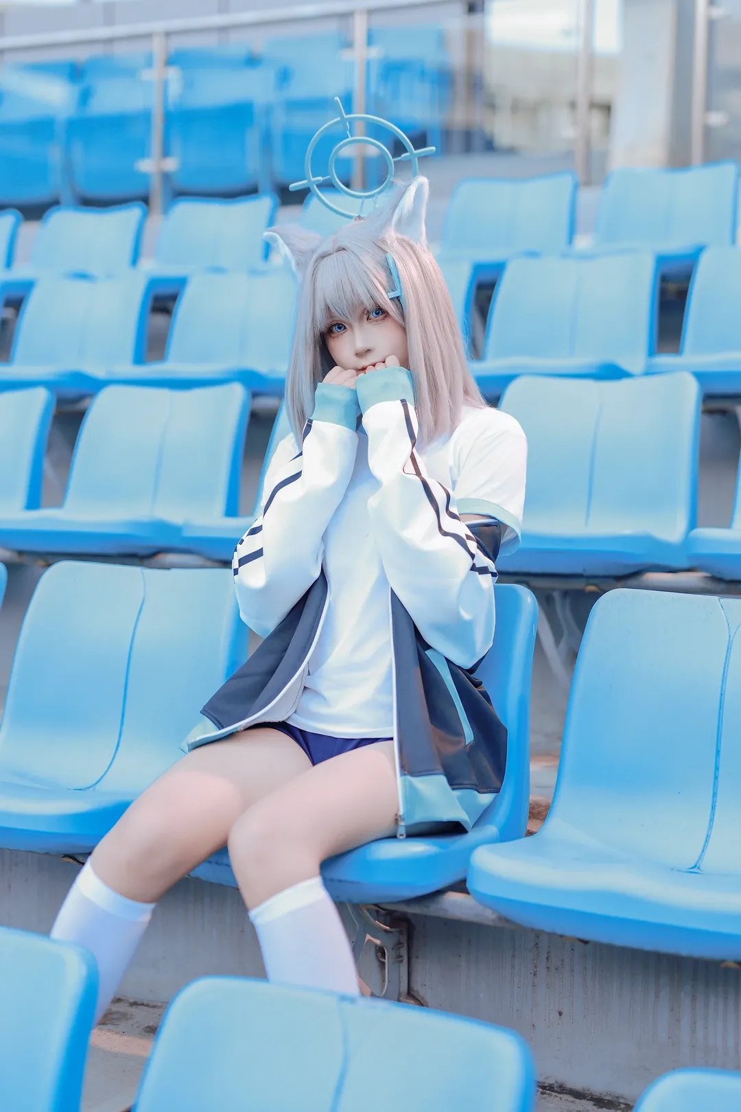 蔚蓝档案, 砂狼白子cos, cosplay摄影, 运动风cos, 蓝色看台 - 第5张