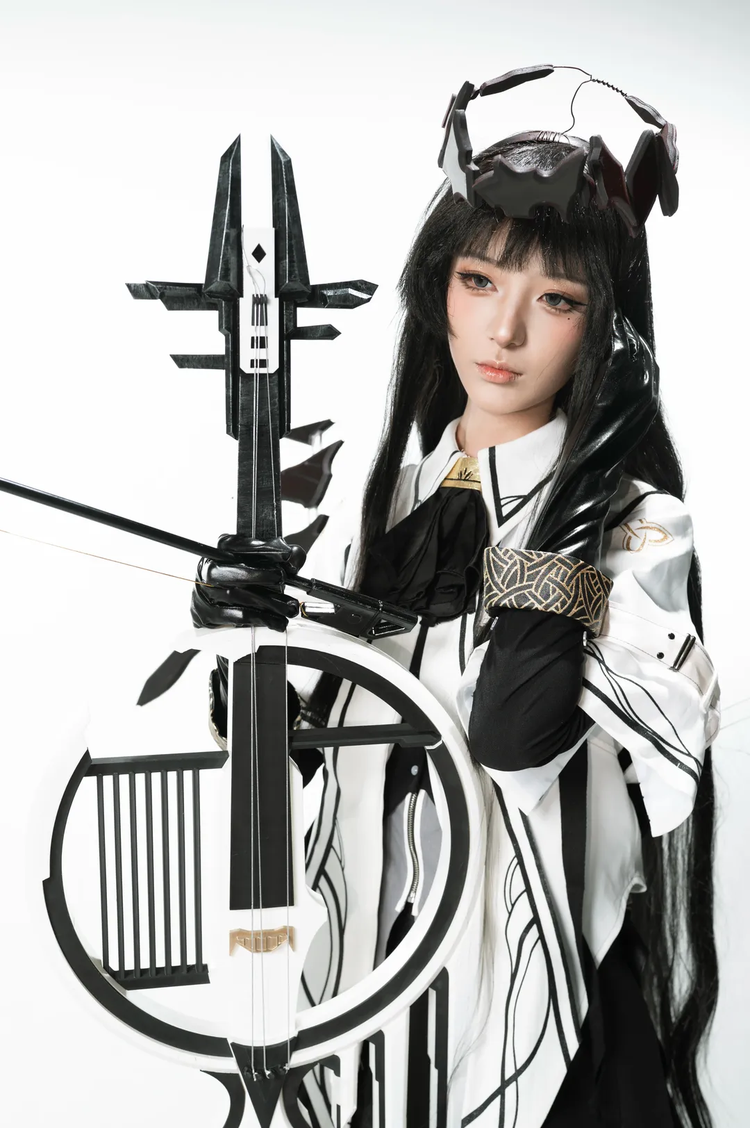 明日方舟, 阿尔图罗cos, cosplay道具制作, 黑白配色穿搭, 高还原妆发 - 第1张