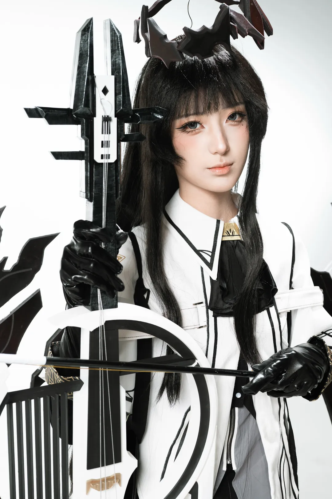 明日方舟, 阿尔图罗cos, cosplay道具制作, 黑白配色穿搭, 高还原妆发 - 第2张