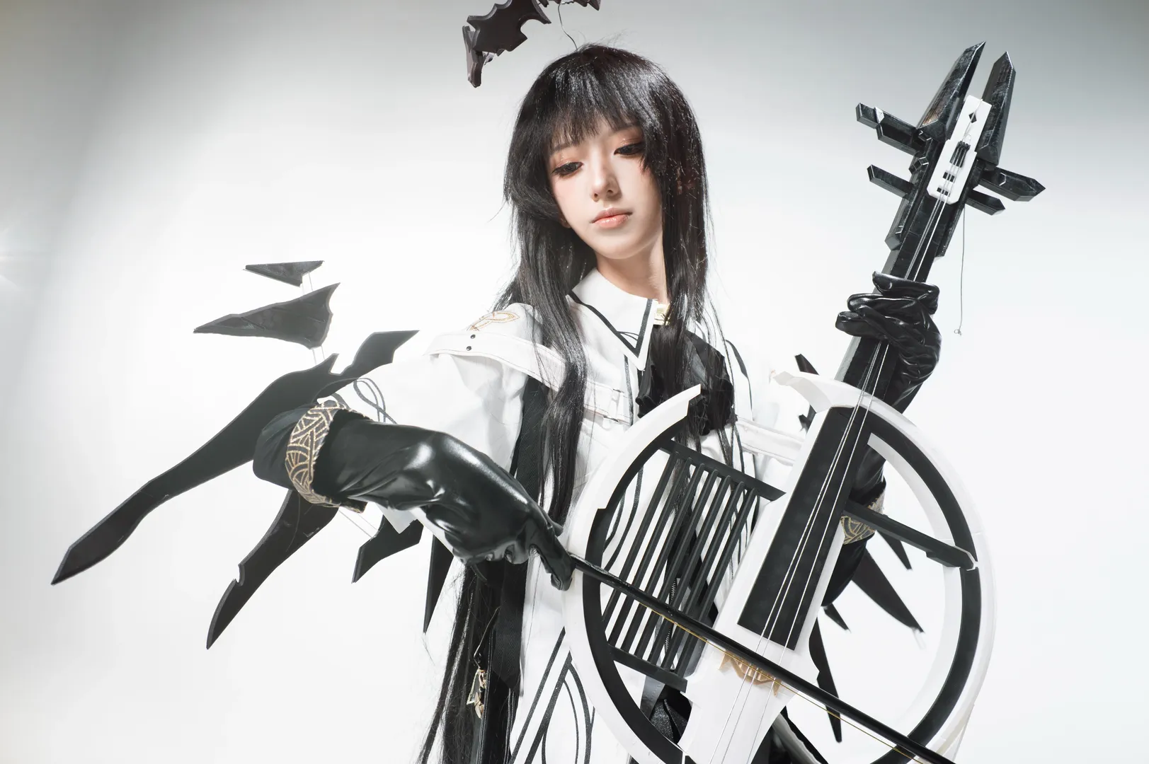 アークナイツ, アルトリア コスプレ, コスプレ小道具製作, 黒白コーデ, 高再現度メイク・ヘア