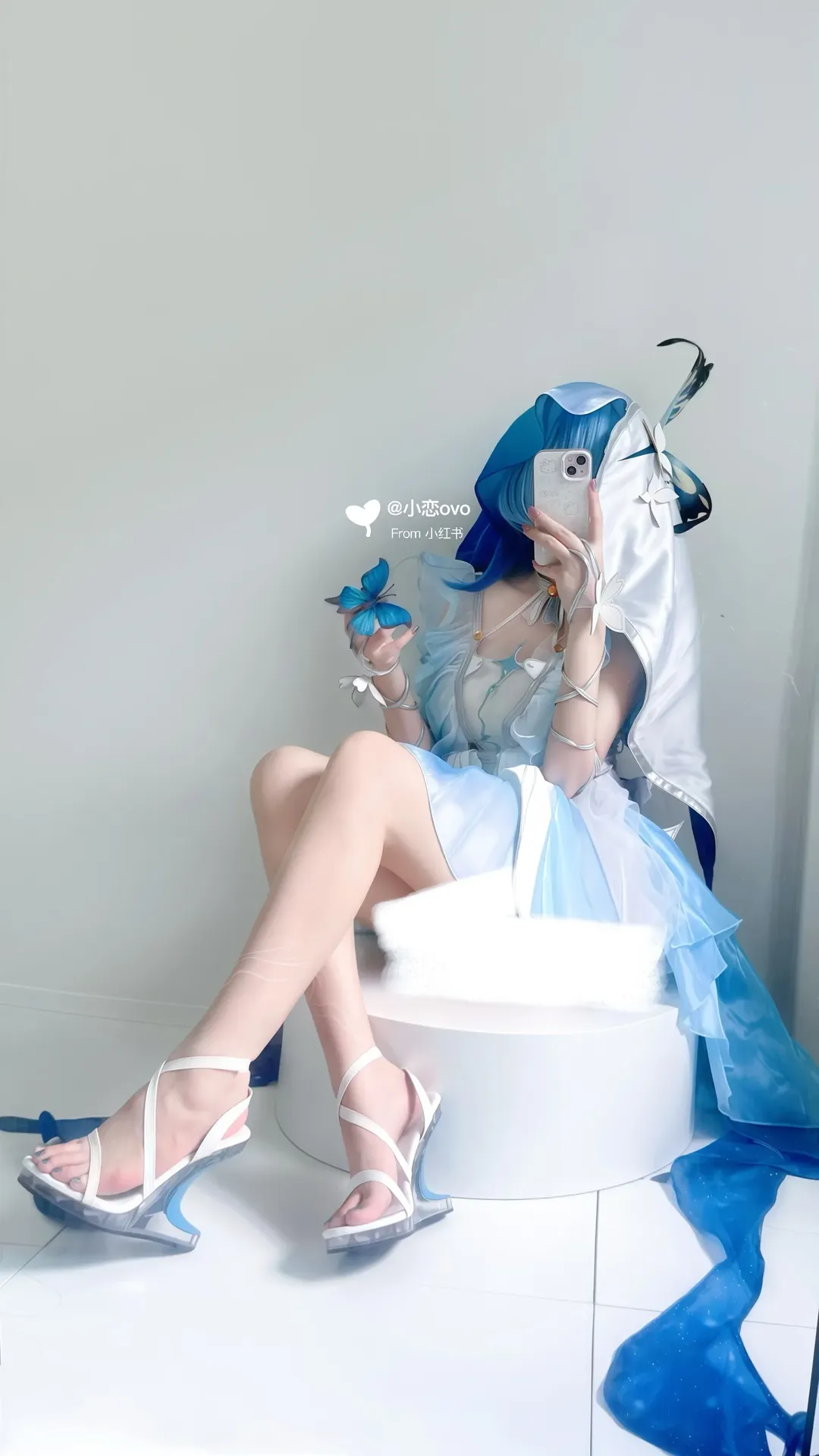 The Shorekeeper cosplay, Mirror selfie, White thigh-highs outfit, Cosplay photo sharing, Blue and white outfit