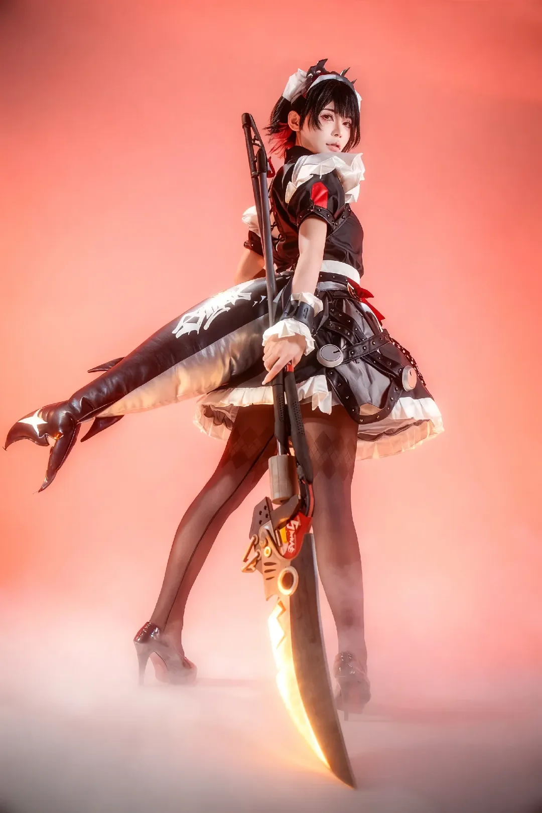 绝区零, 艾莲乔cos, cosplay摄影, 战术女仆装, 发光武器
