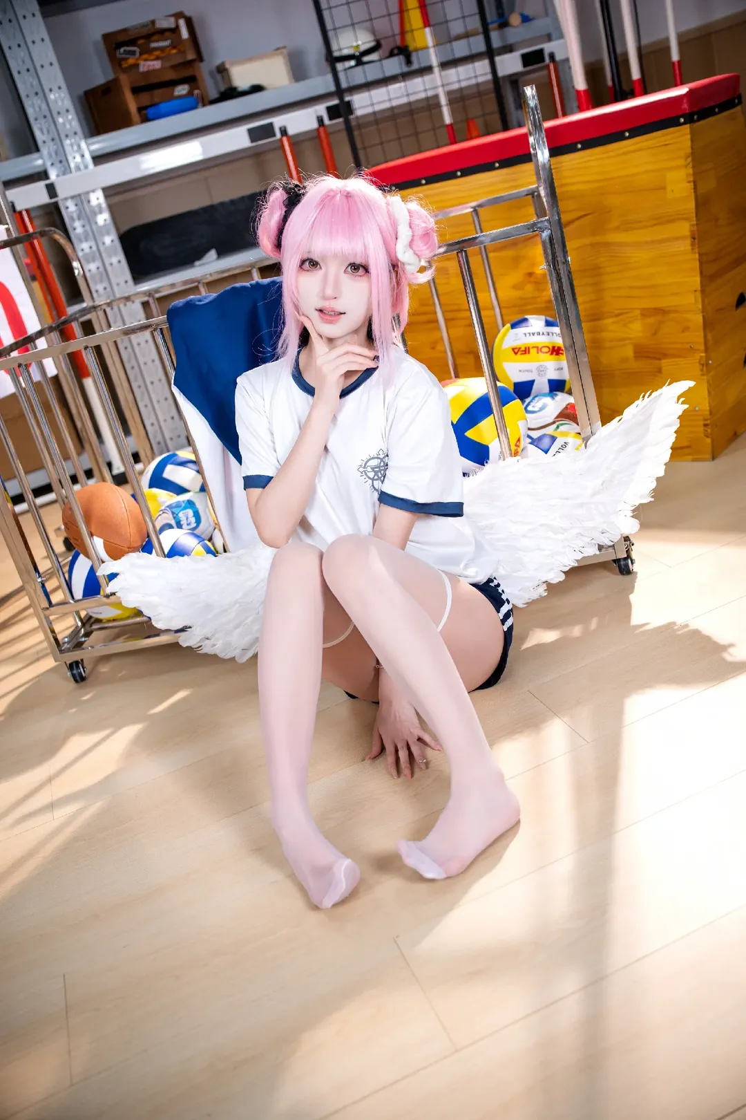 蔚蓝档案, 白丝穿搭, 体操服cos, 圣园末花cos, 体育场拍片 - 第1张