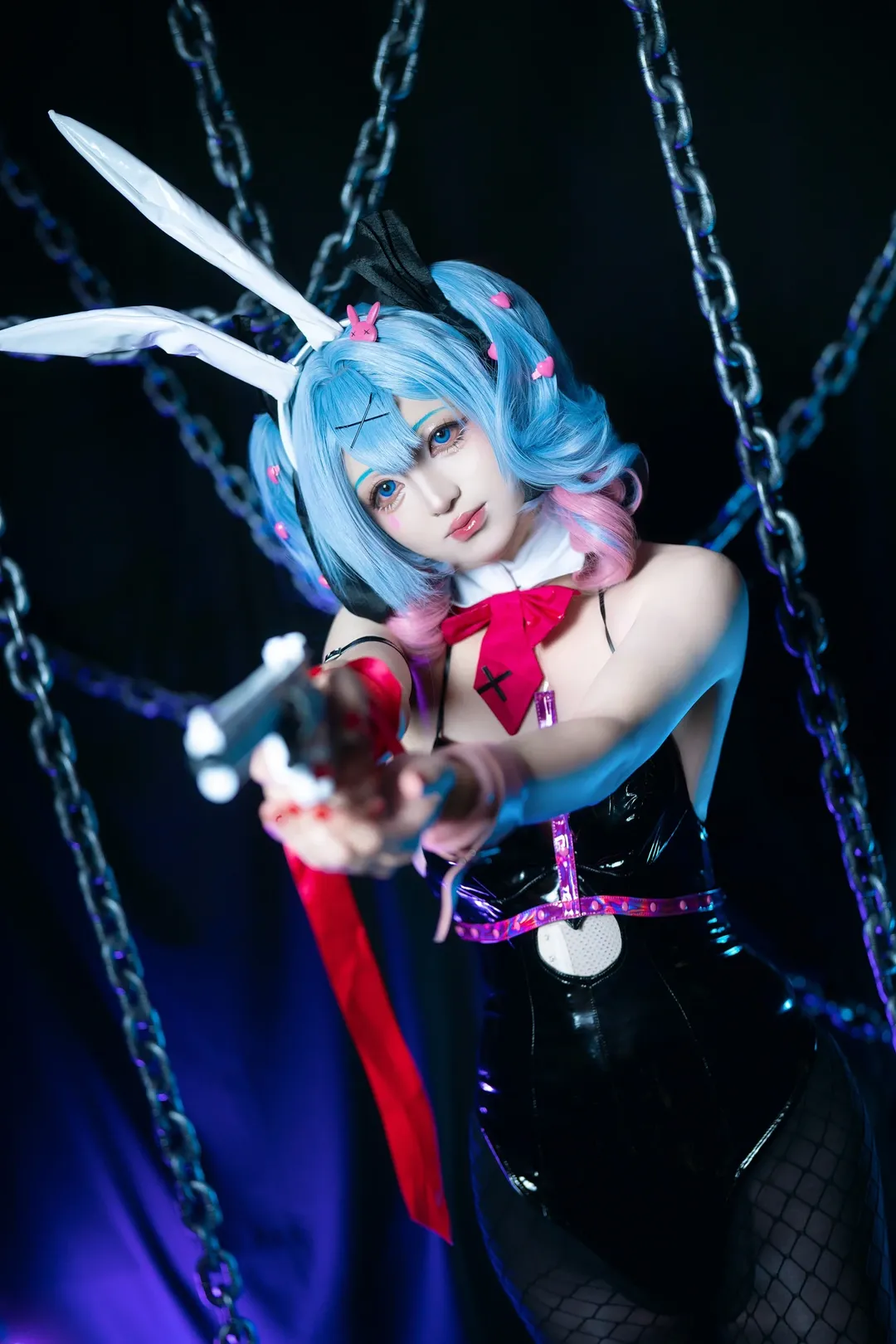 二次元撮影, バニーガールコスプレ, エナメルコーデ, 男性コスプレイヤー, スタジオ撮影 - 2枚目