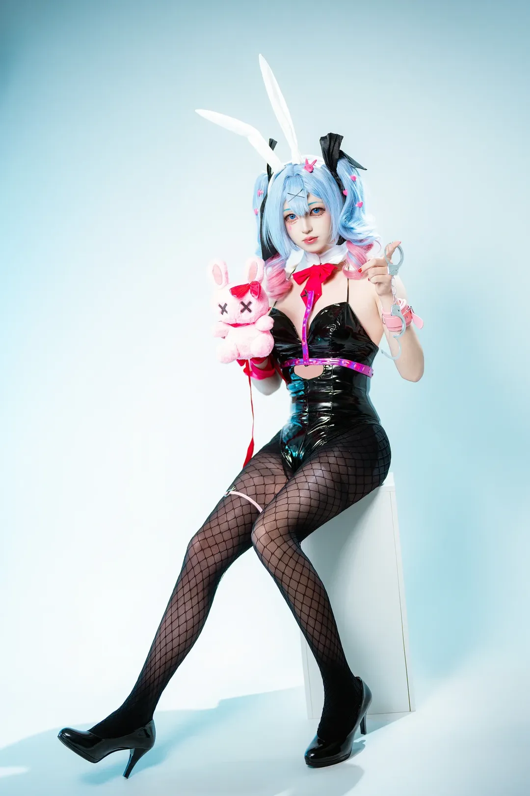 二次元摄影, 兔女郎cosplay, 漆皮穿搭, 男coser, 影棚写真