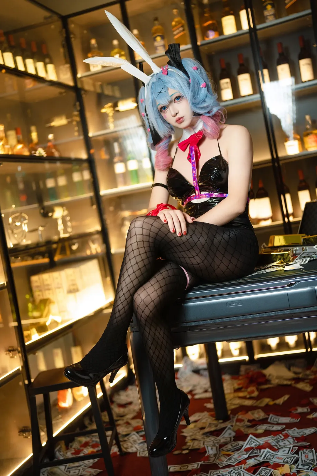 二次元撮影, バニーガールコスプレ, エナメルコーデ, 男性コスプレイヤー, スタジオ撮影 - 4枚目