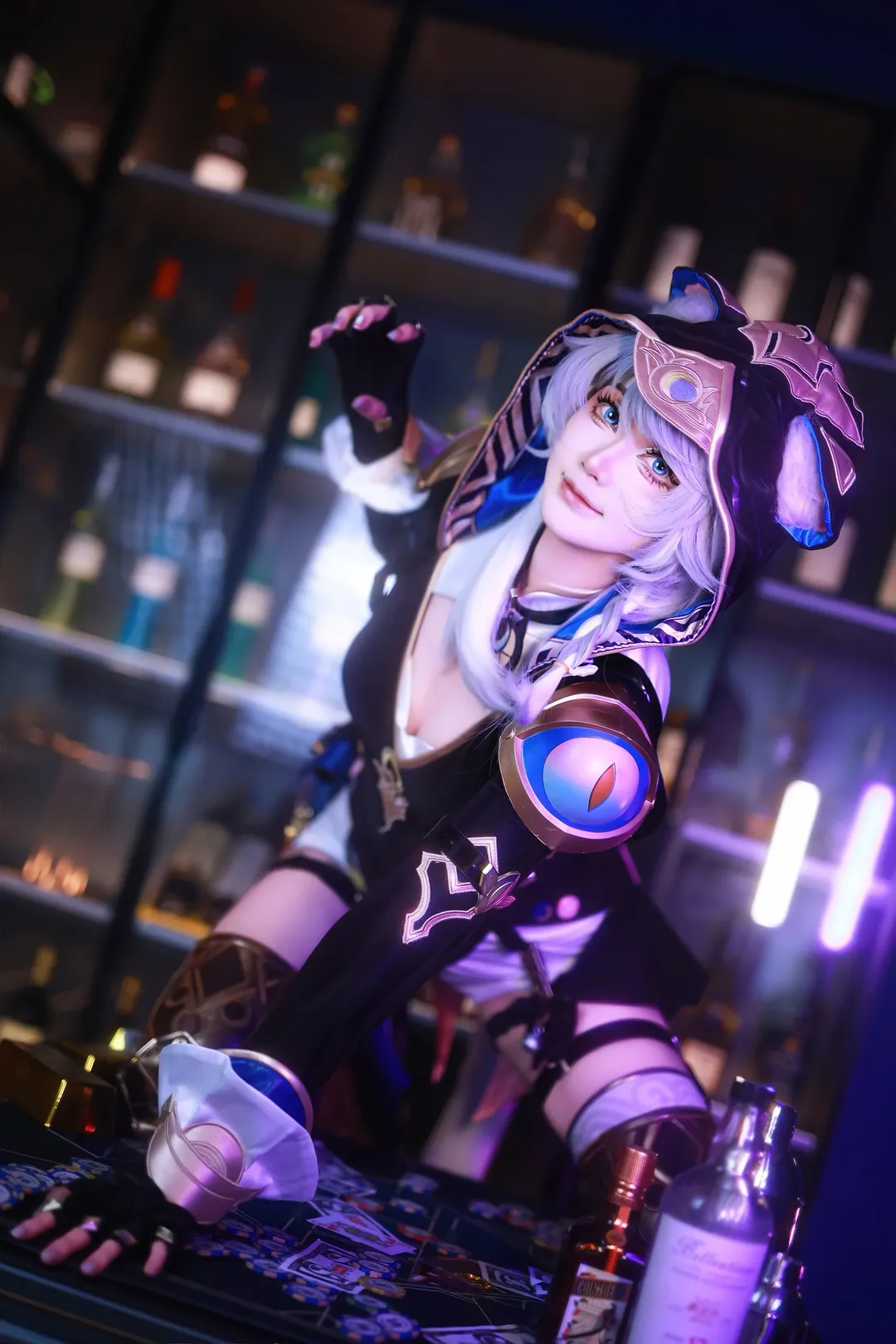 赛飞儿cos, 崩坏星穹铁道, cosplay摄影, 酒吧场景, 侠盗风 - 第1张