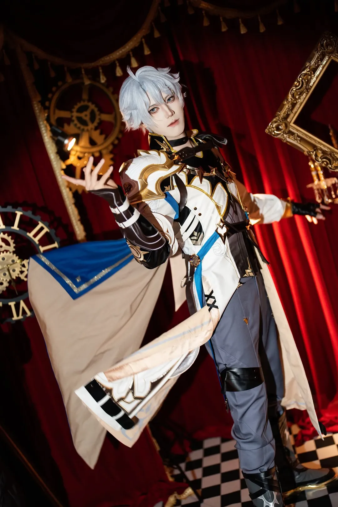 二次元cosplay, 银发角色, 白厄cos, 舞台棚拍, 巨剑道具 - 第2张