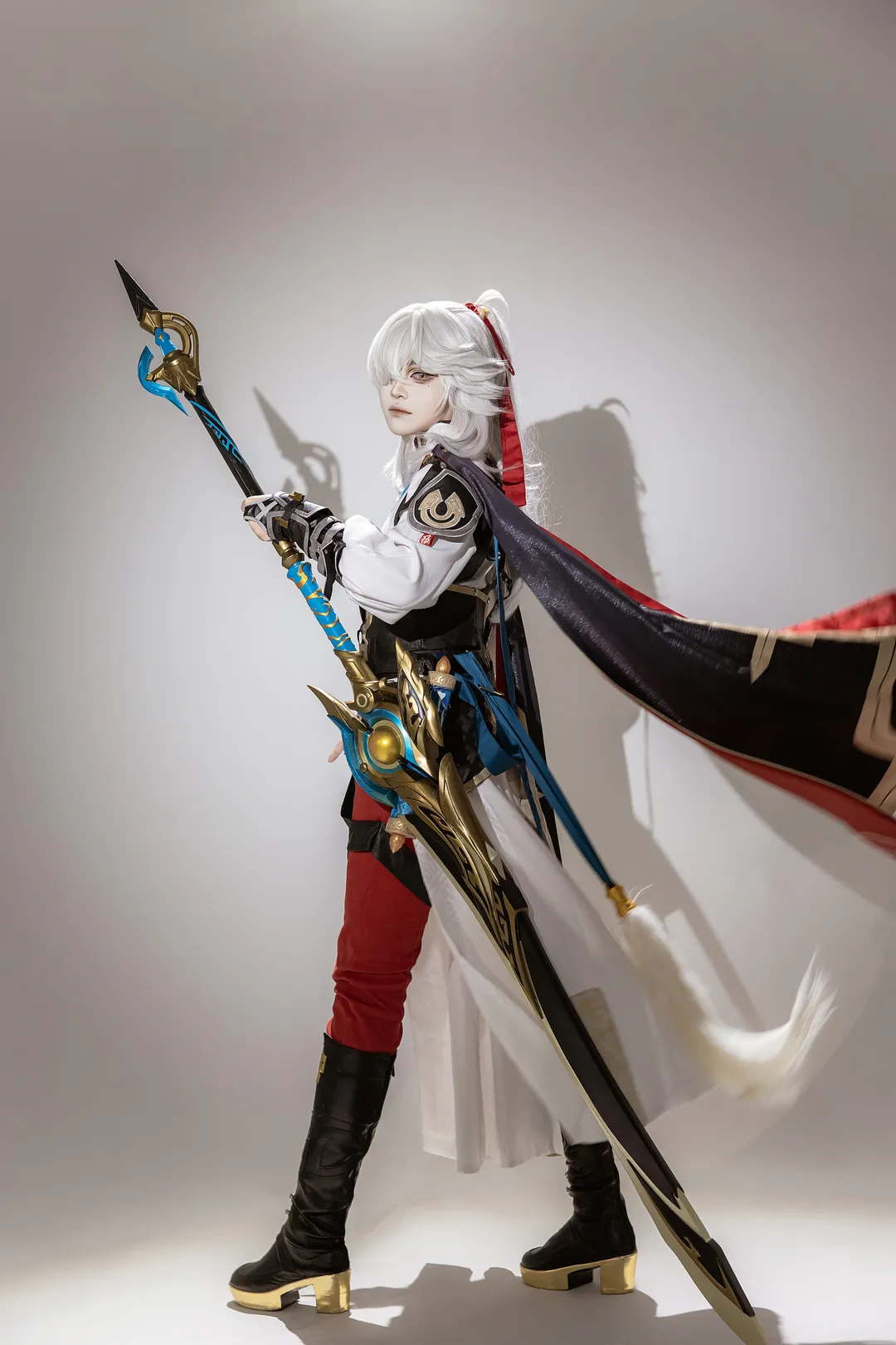 Honkai: Star Rail, Cosplay photography, Silver hair styling, Traditional Chinese style game cosplay, Jing Yuan cosplay