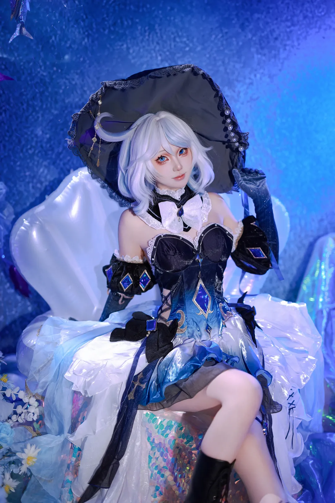 Genshin Impact, Furina cosplay, Cosplay photography, Underwater atmosphere, Gothic style look - Image 3