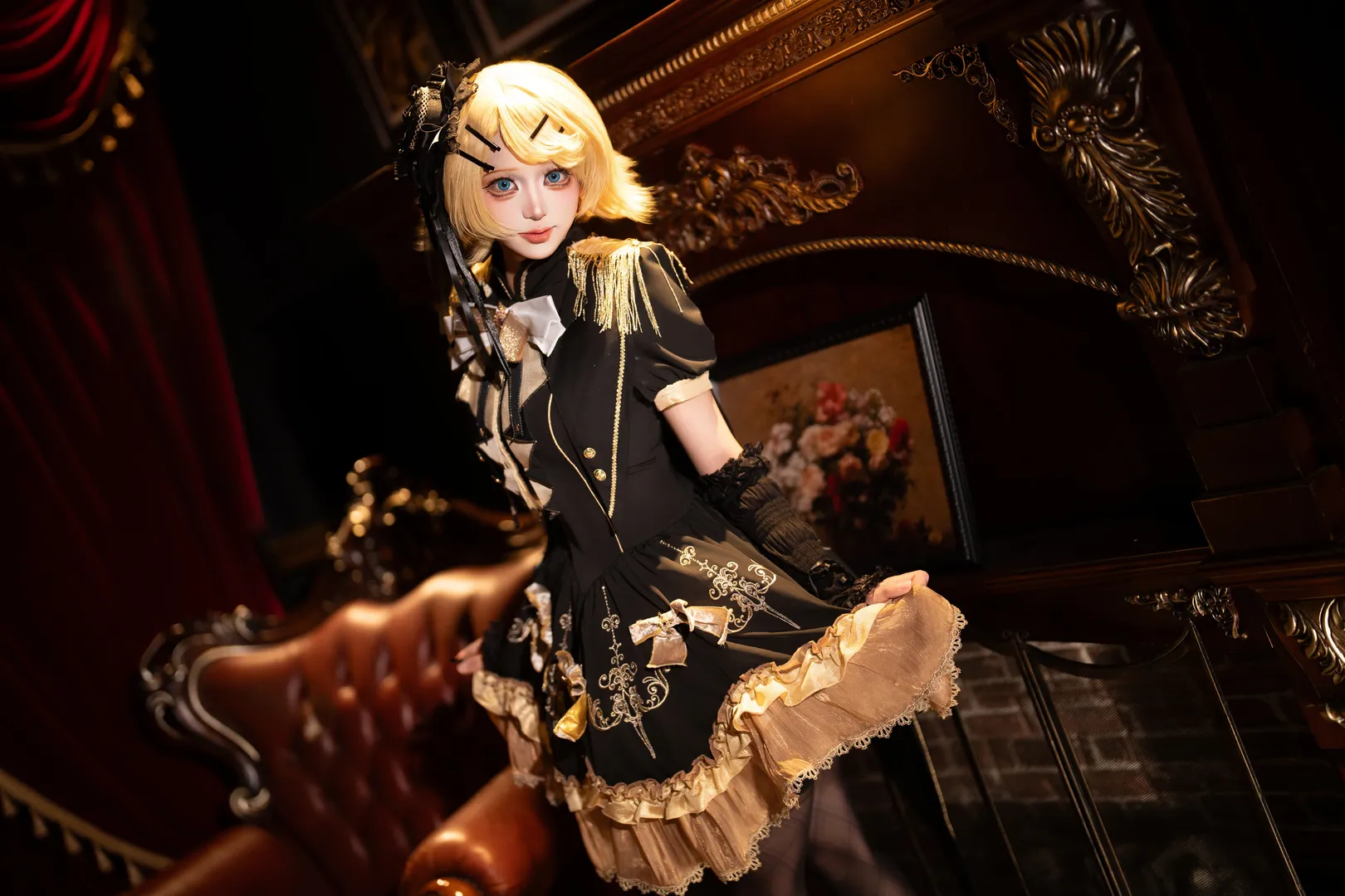 Anime-style photography, Fan-made design cosplay, Kagamine Rin cosplay, Piano portrait, Black and gold vintage style