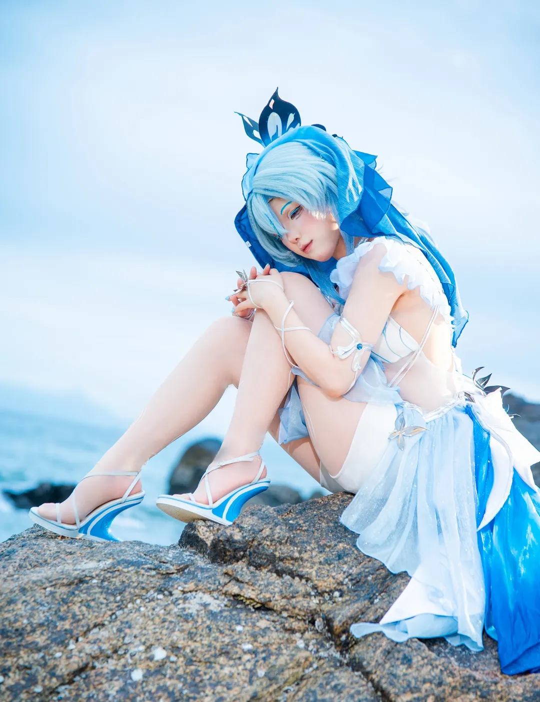 鸣潮, 守岸人cos, 海边cosplay, cosplay写真, 蓝白配色穿搭 - 第1张