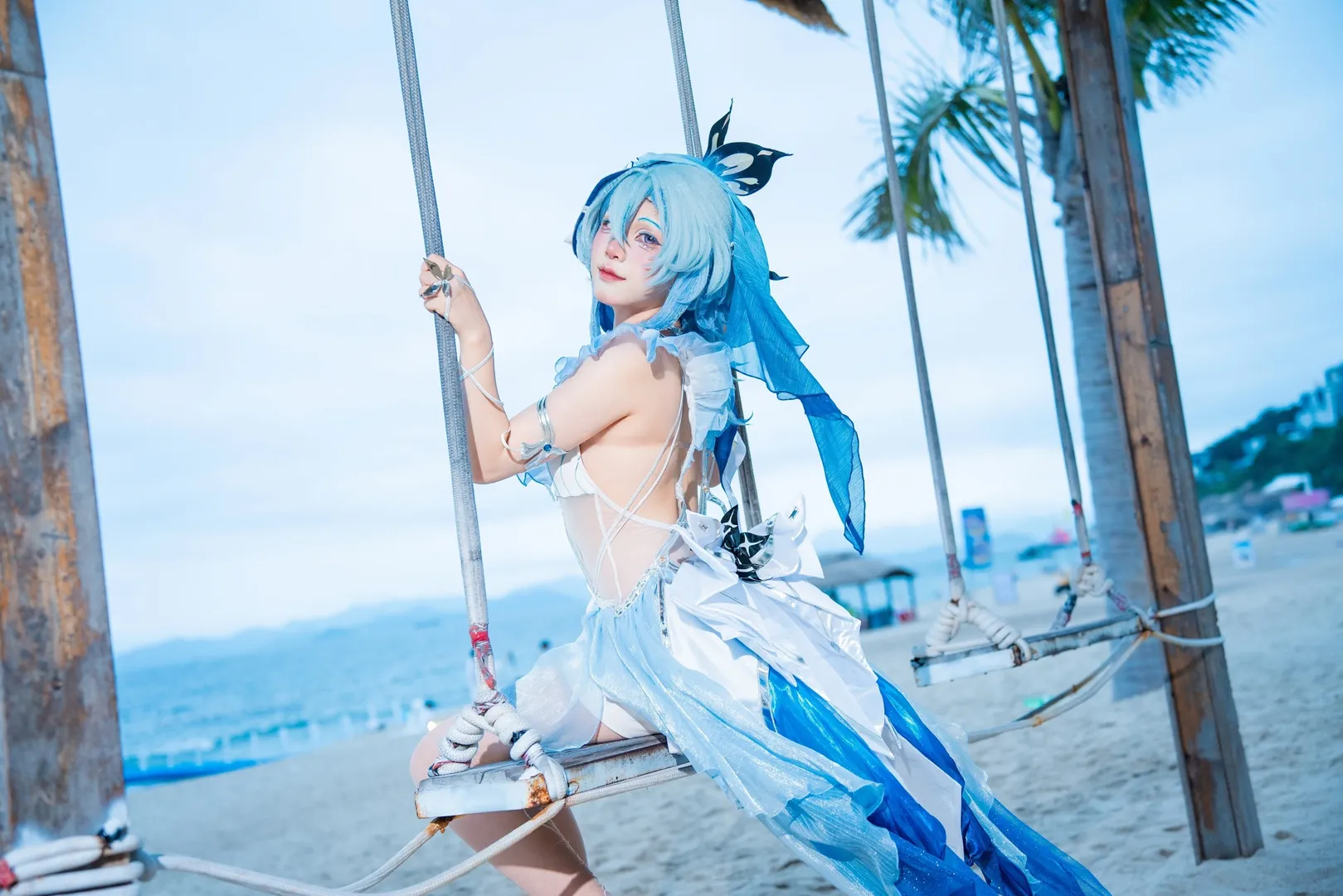 鸣潮, 守岸人cos, 海边cosplay, cosplay写真, 蓝白配色穿搭 - 第3张