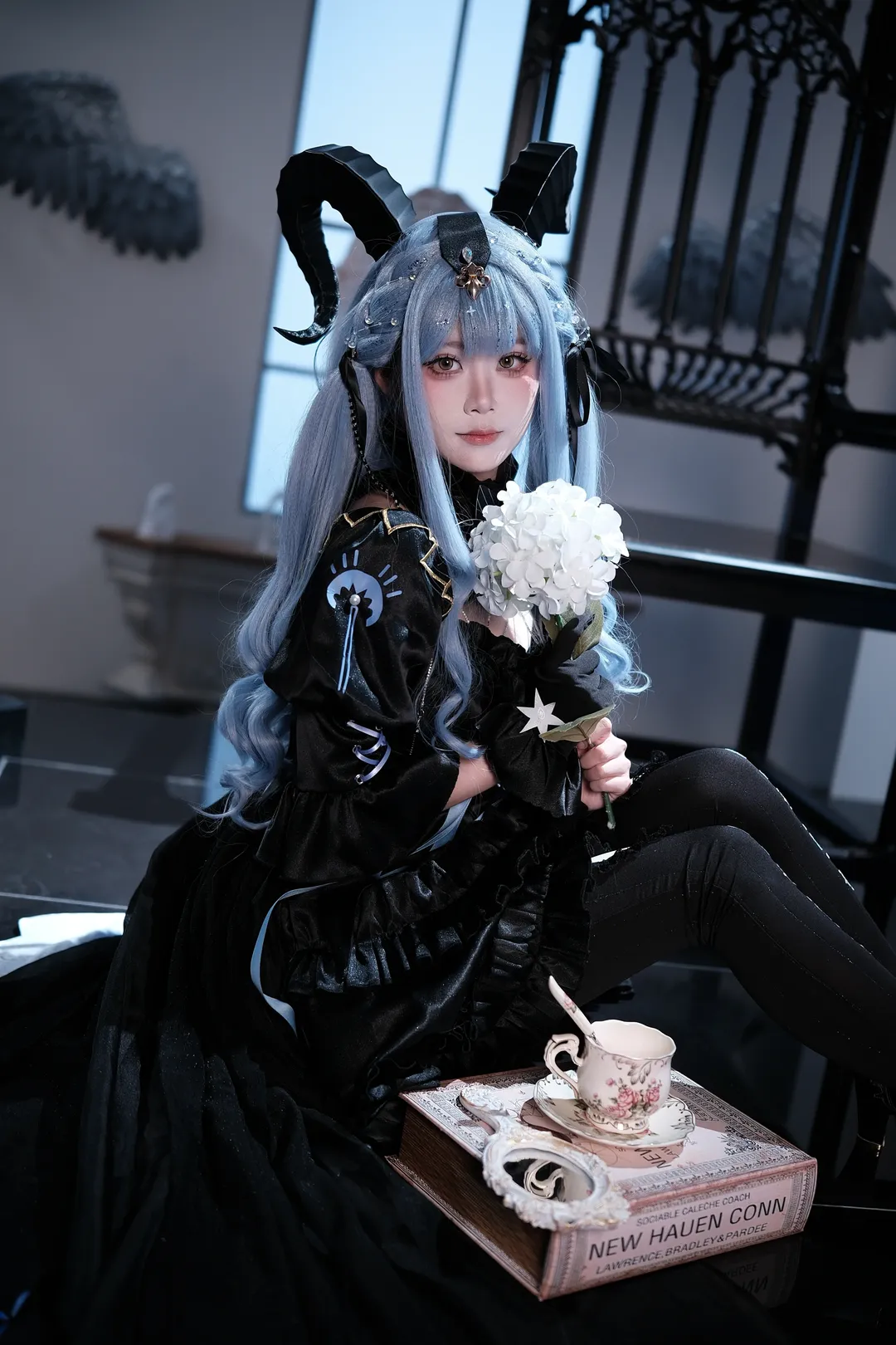 丰川祥子cos, Ave Mujica, 哥特风cosplay, 暗黑系摄影, 蓝发造型 - 第2张