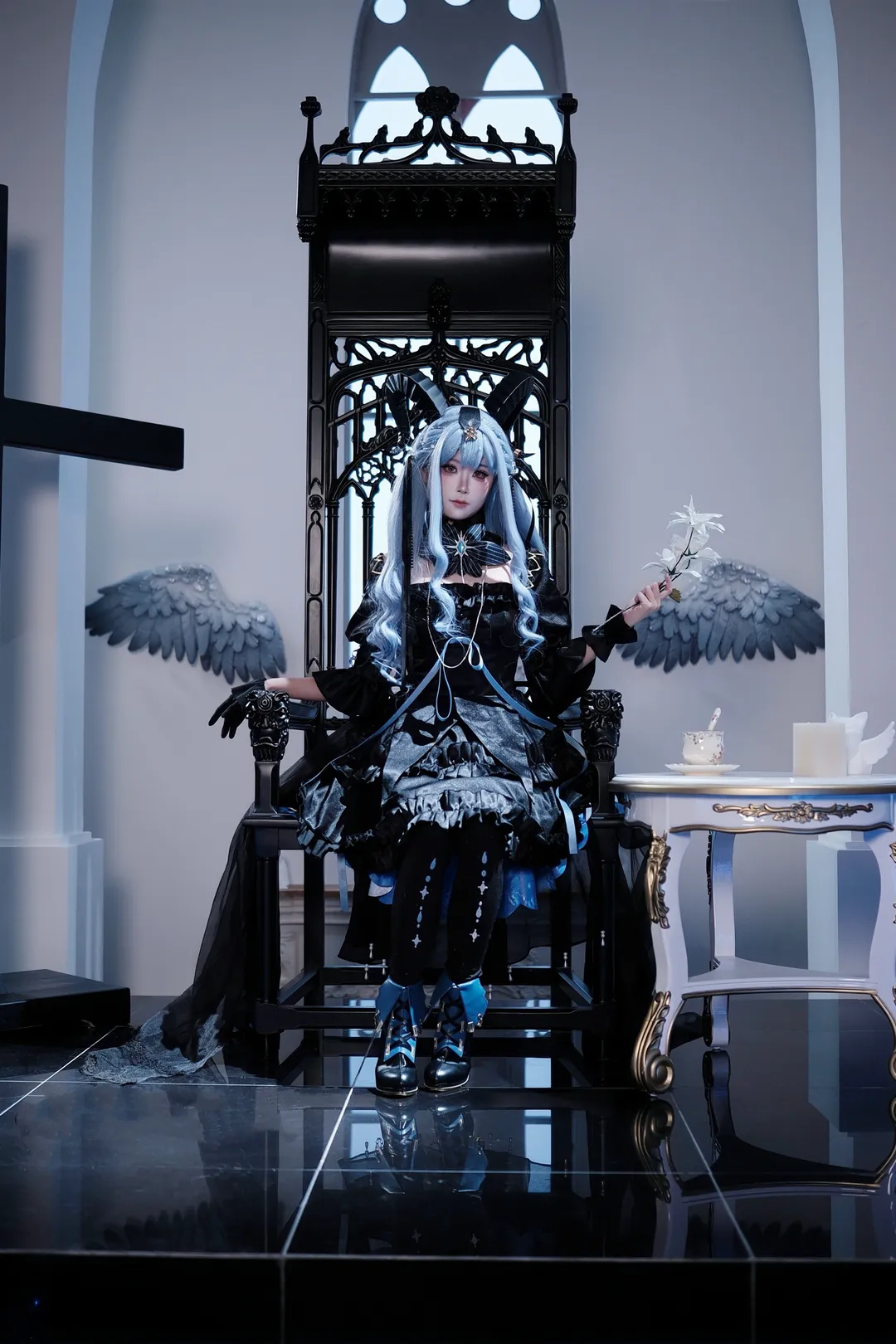 丰川祥子cos, Ave Mujica, 哥特风cosplay, 暗黑系摄影, 蓝发造型