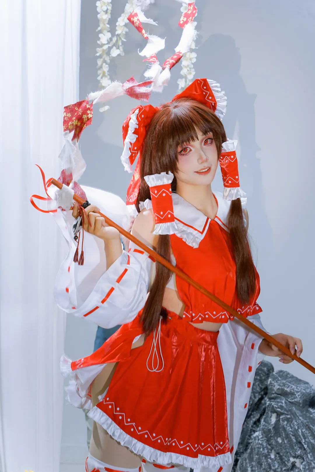 2次元少女, 博麗霊夢コスプレ, 東方Project, コスプレ撮影, 巫女写真 - 1枚目