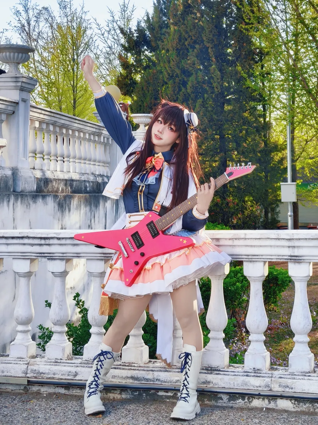 cosplay, 乐队少女, 偶像风穿搭, 春日公园外景, 吉他道具 - 第1张
