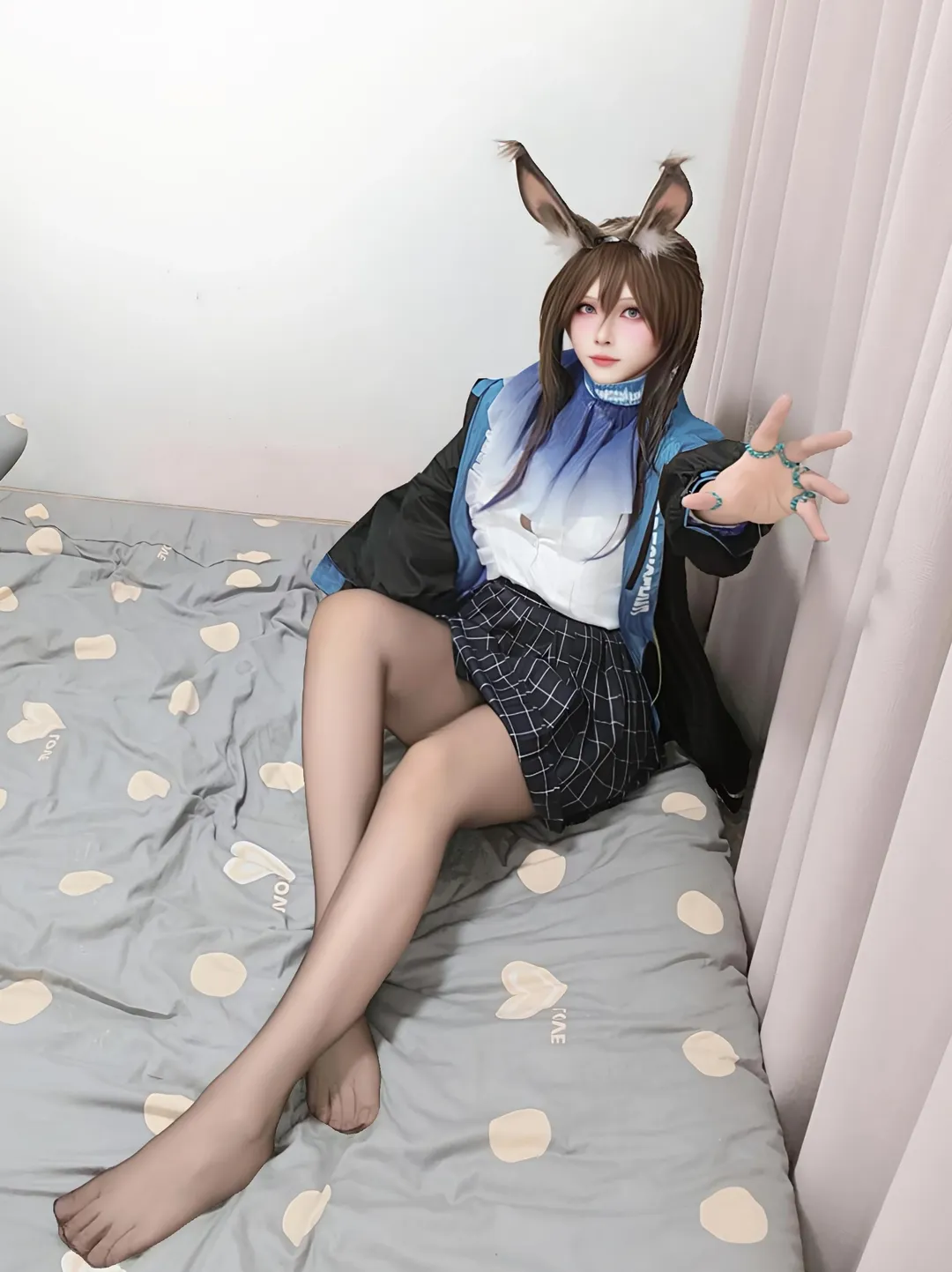 二次元cosplay, 明日方舟, 阿米婭cos, 絲襪穿搭, 居家攝影 - 第11張