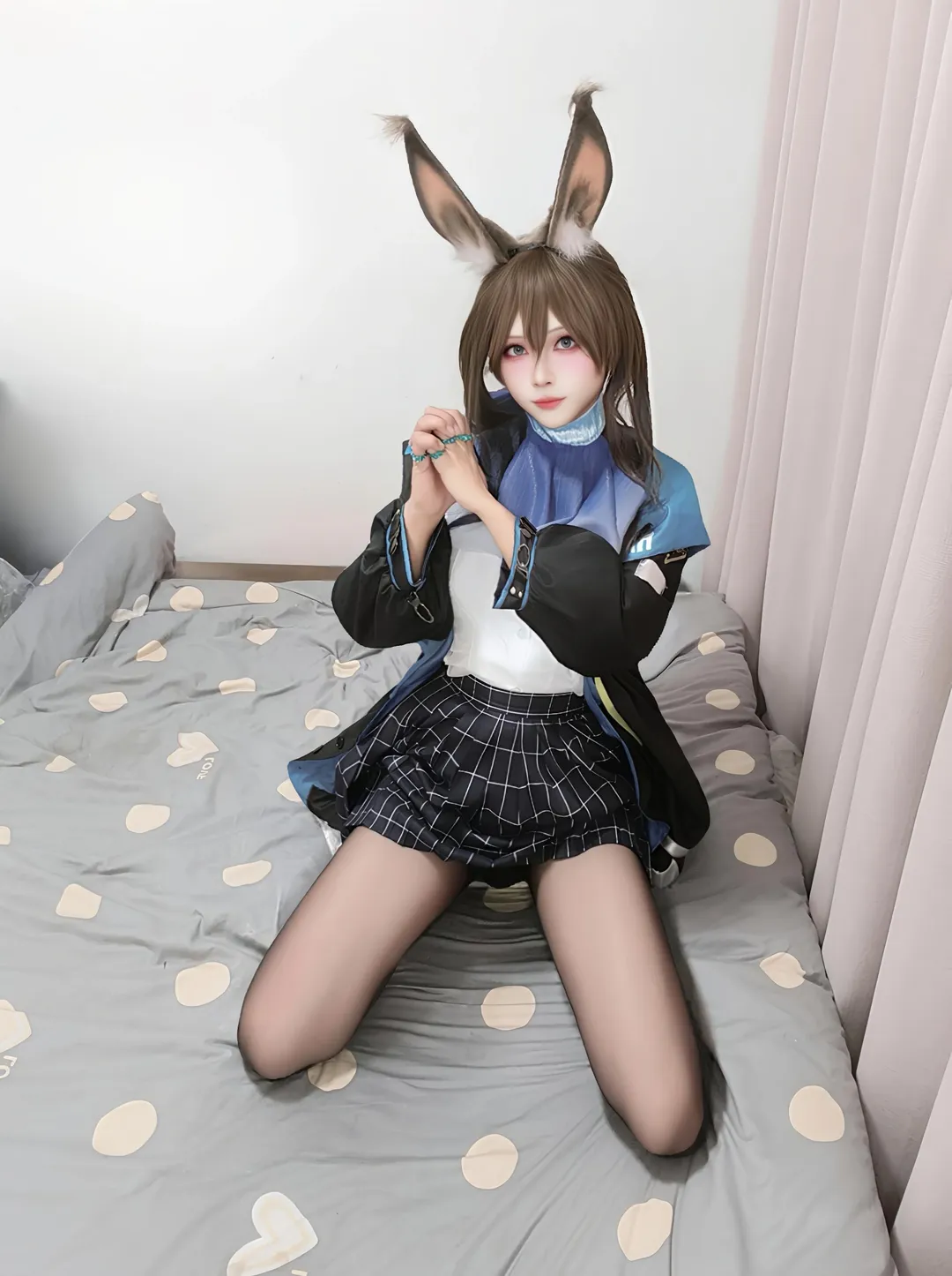 二次元cosplay, 明日方舟, 阿米婭cos, 絲襪穿搭, 居家攝影 - 第12張