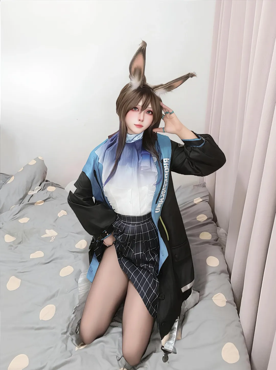 二次元cosplay, 明日方舟, 阿米婭cos, 絲襪穿搭, 居家攝影 - 第3張