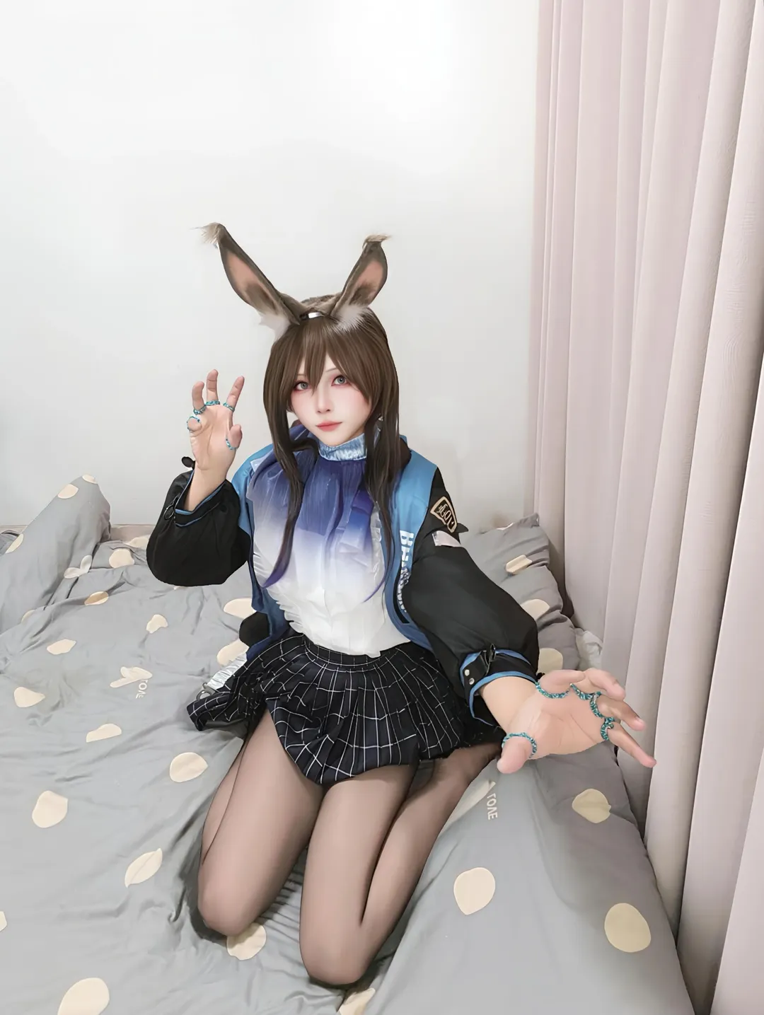 二次元cosplay, 明日方舟, 阿米婭cos, 絲襪穿搭, 居家攝影 - 第5張