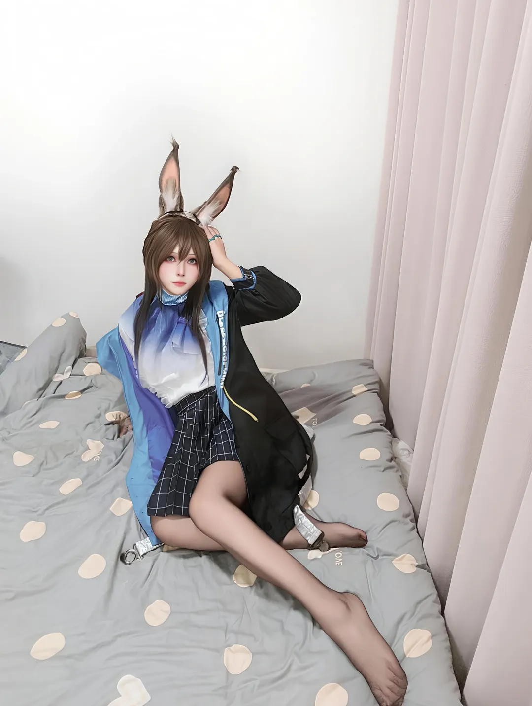 二次元cosplay, 明日方舟, 阿米婭cos, 絲襪穿搭, 居家攝影 - 第6張