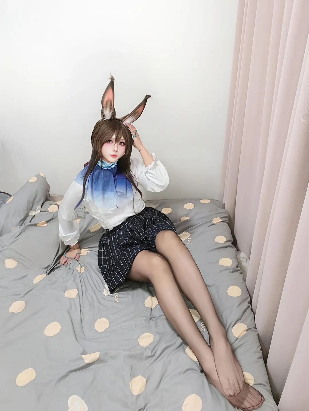 二次元cosplay, 明日方舟, 阿米婭cos, 絲襪穿搭, 居家攝影 - 第7張