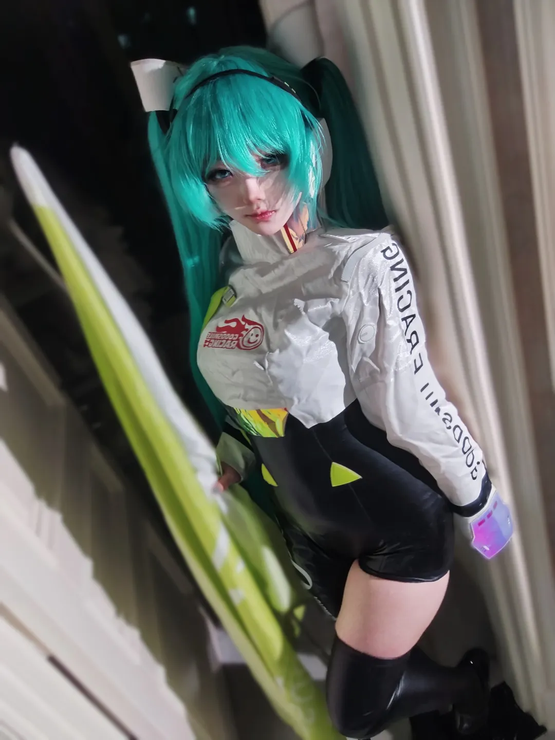 初音未來cos, 二次元穿搭, 機能風外套, 賽車初音, 初音cosplay - 第2張